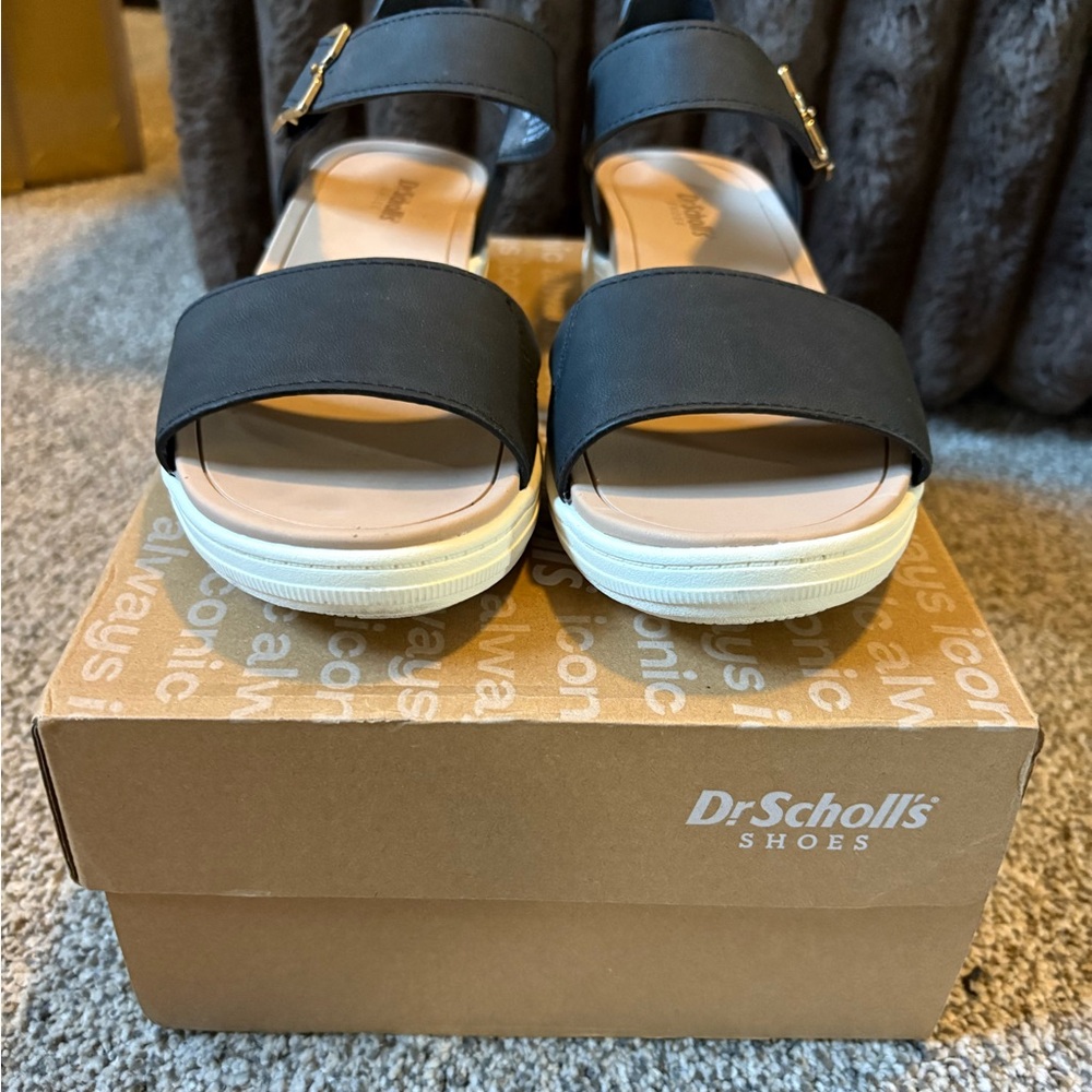 Dr Scholl’s Women’s Size 7 Black Sandals with Gold Buckle - Picture 2 of 6